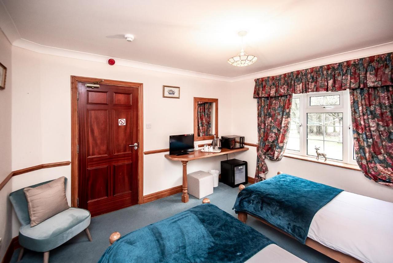 Trivelles Waterhall Country Gatwick Hotel & Airport Parking Crawley  Exterior photo