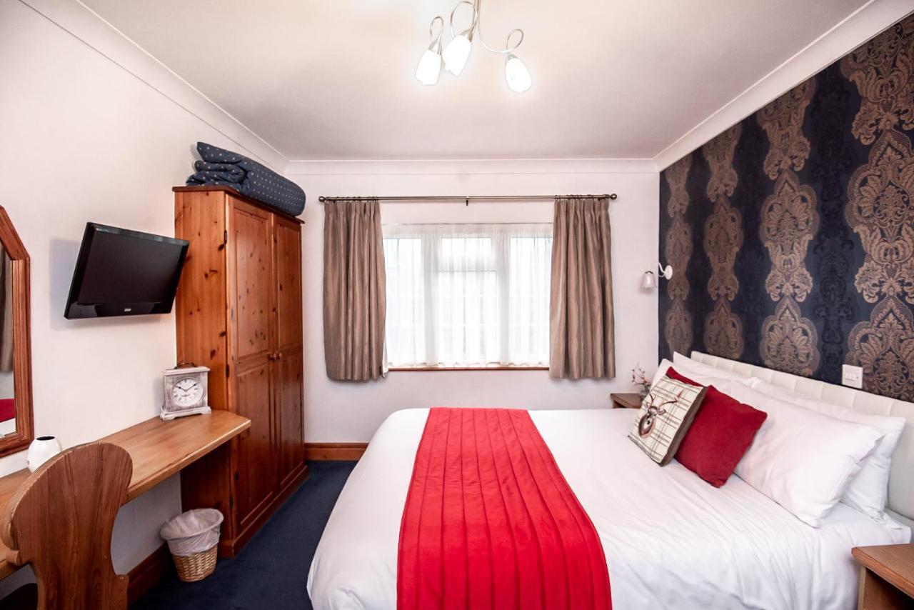 Trivelles Waterhall Country Gatwick Hotel & Airport Parking Crawley  Exterior photo