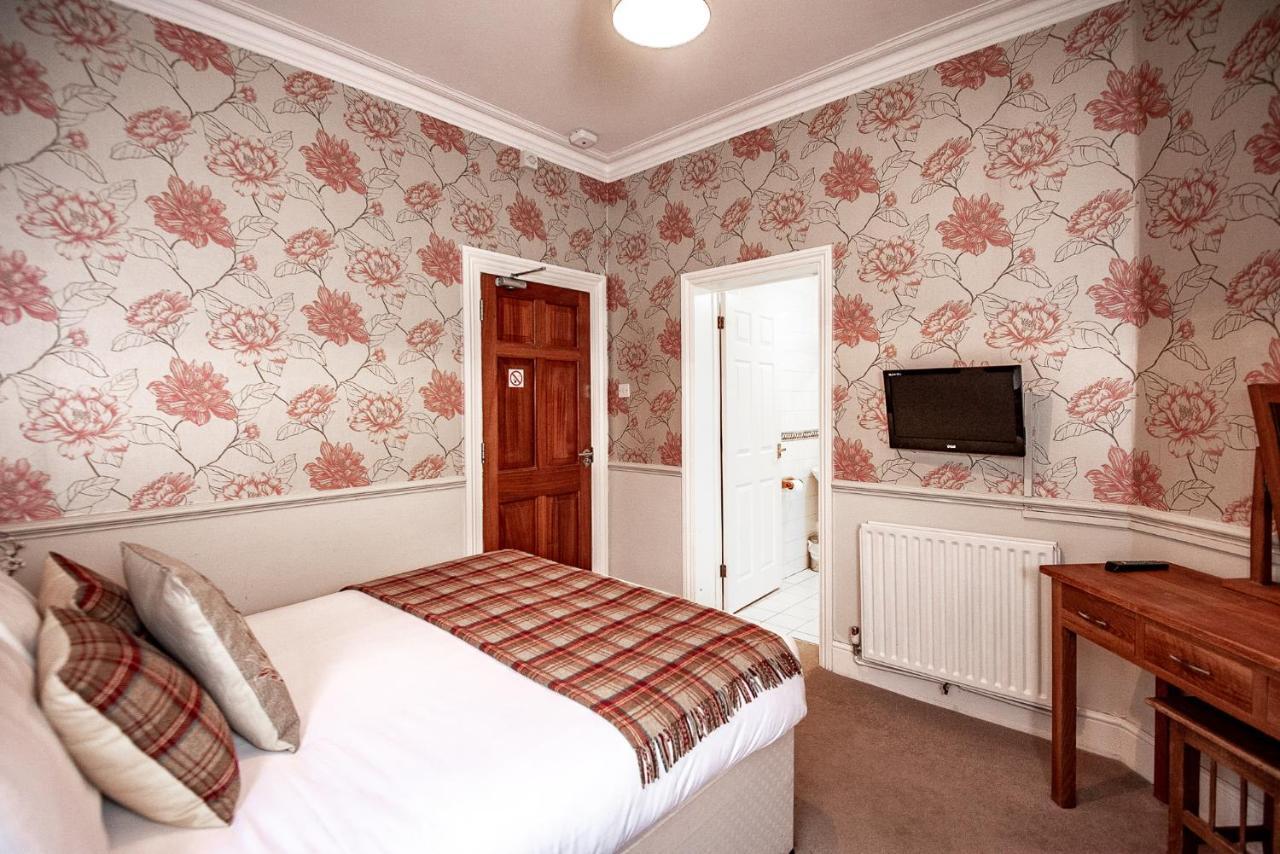 Trivelles Waterhall Country Gatwick Hotel & Airport Parking Crawley  Exterior photo