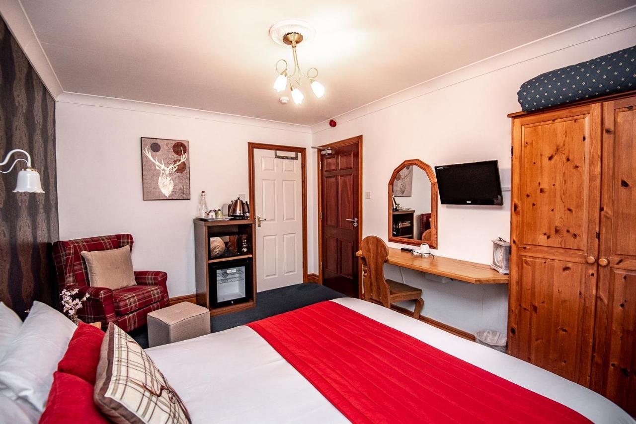 Trivelles Waterhall Country Gatwick Hotel & Airport Parking Crawley  Exterior photo