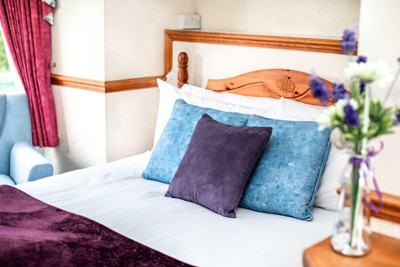 Trivelles Waterhall Country Gatwick Hotel & Airport Parking Crawley  Exterior photo